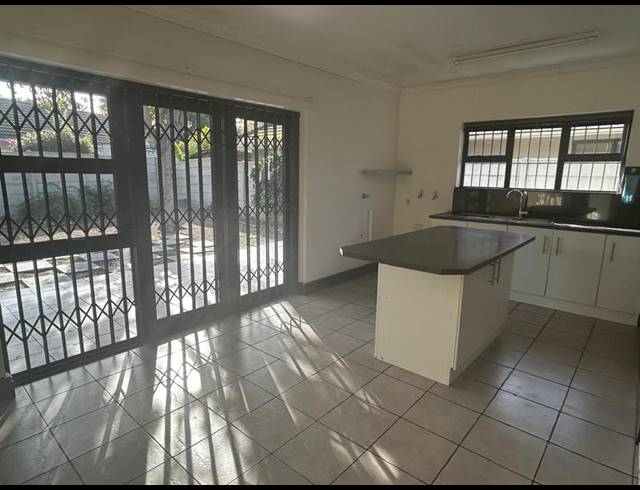 4 BEDROOM PROPERTY TO RENT IN RONDEBOSCH